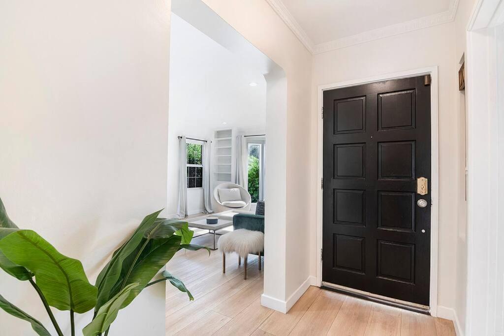 Casa de férias Updated 3-bedroom La With Backyard, Bbq & Family-friendly Amenities *