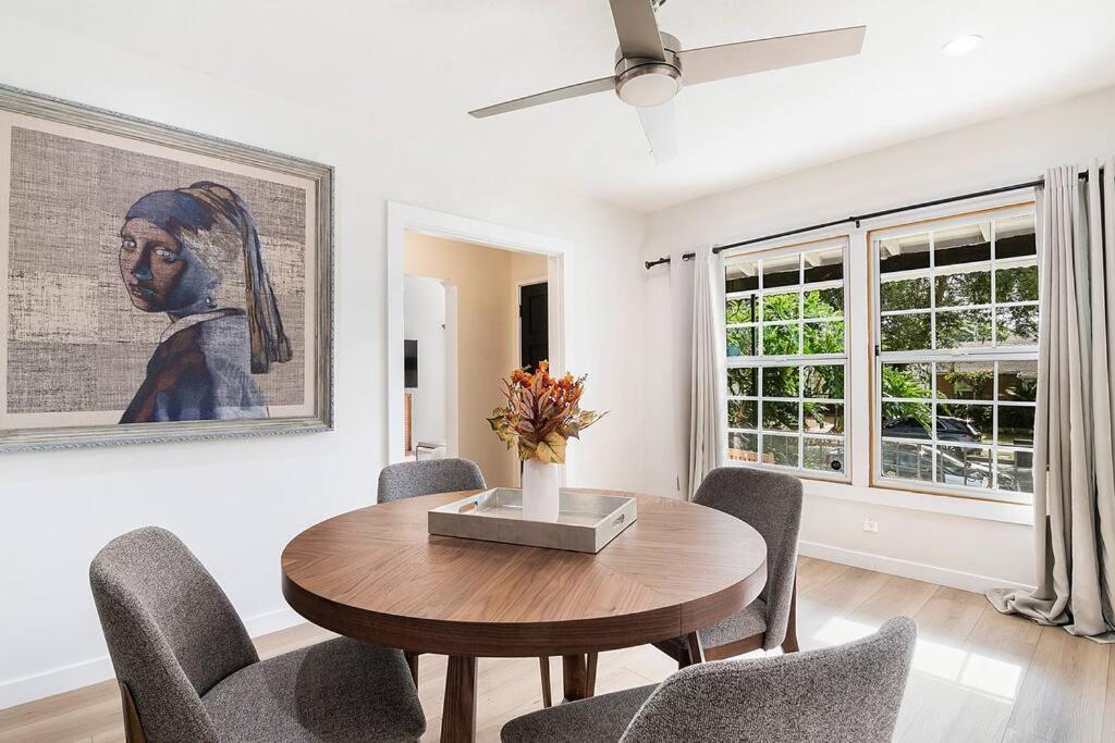 Casa de férias Updated 3-bedroom La With Backyard, Bbq & Family-friendly Amenities *